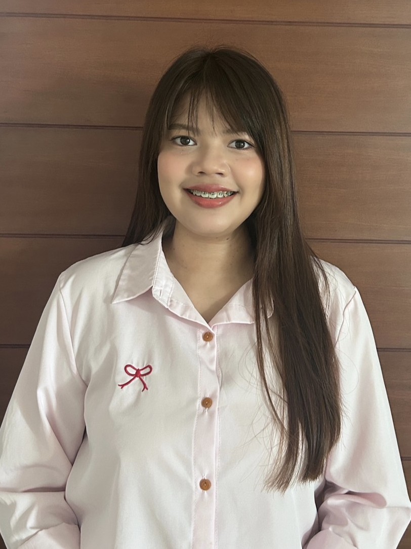 นางสาวณิชารีย์ สีขาว